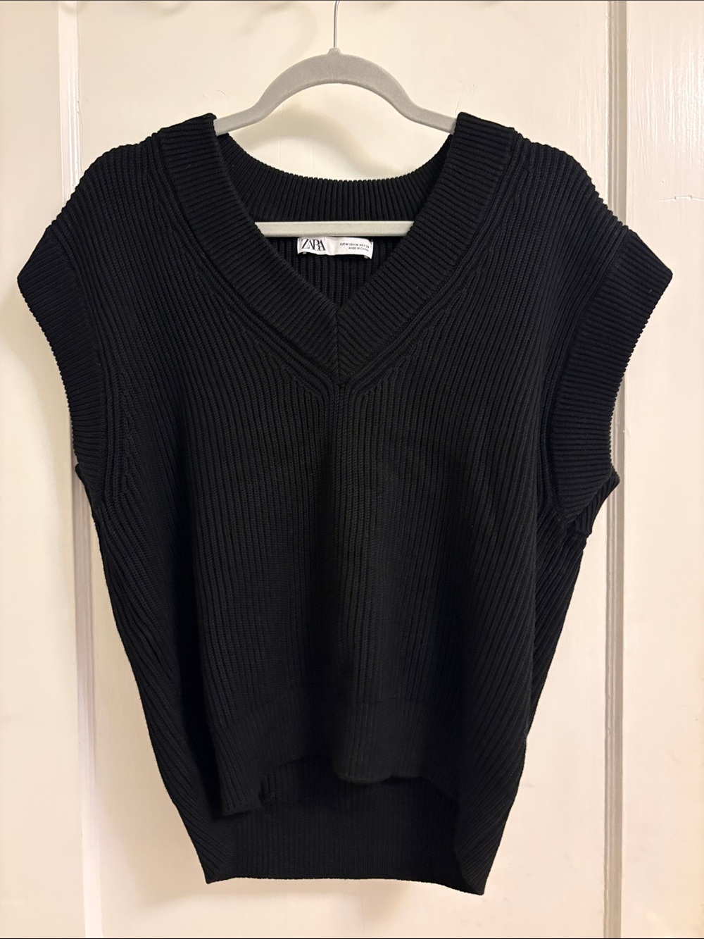 Zara Black Ribbed V-Neck Sleeveless Sweater Vest